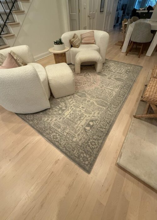 Professionally cleaned gray traditional patterned area rug in a Chicago home living room by Carpet Cleaning Group